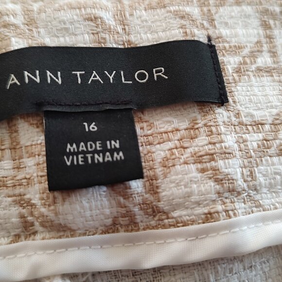 Ann Taylor Shorts Size 16 - Picture 3 of 3